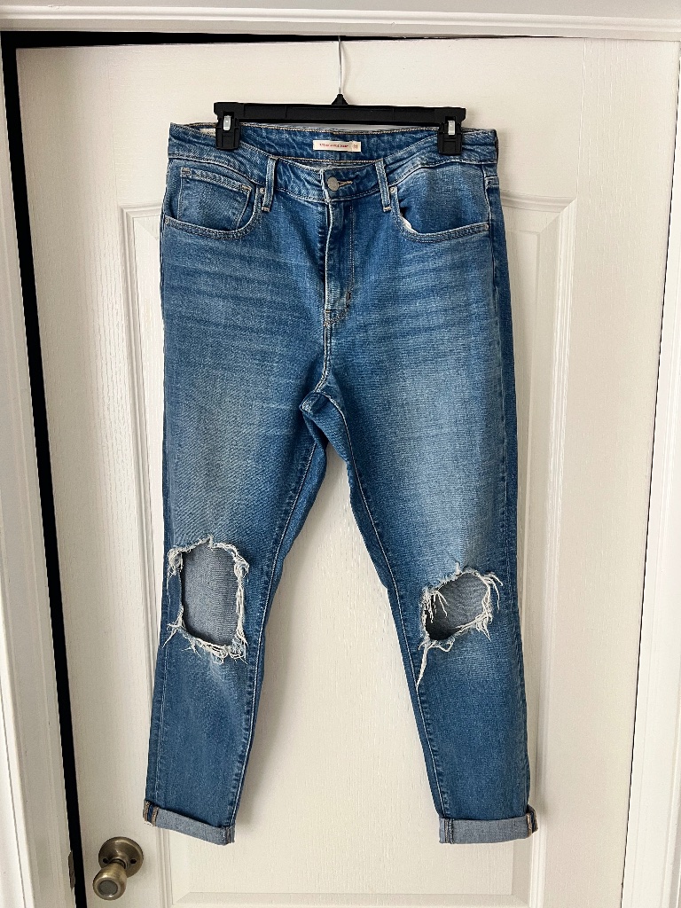 Leviâs Premium 721 High Rise Skinny Jeans Distressed Size 31